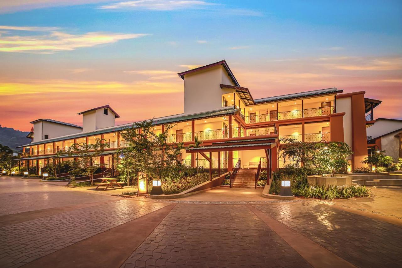 Club Mahindra Assonora Hotel Exterior foto